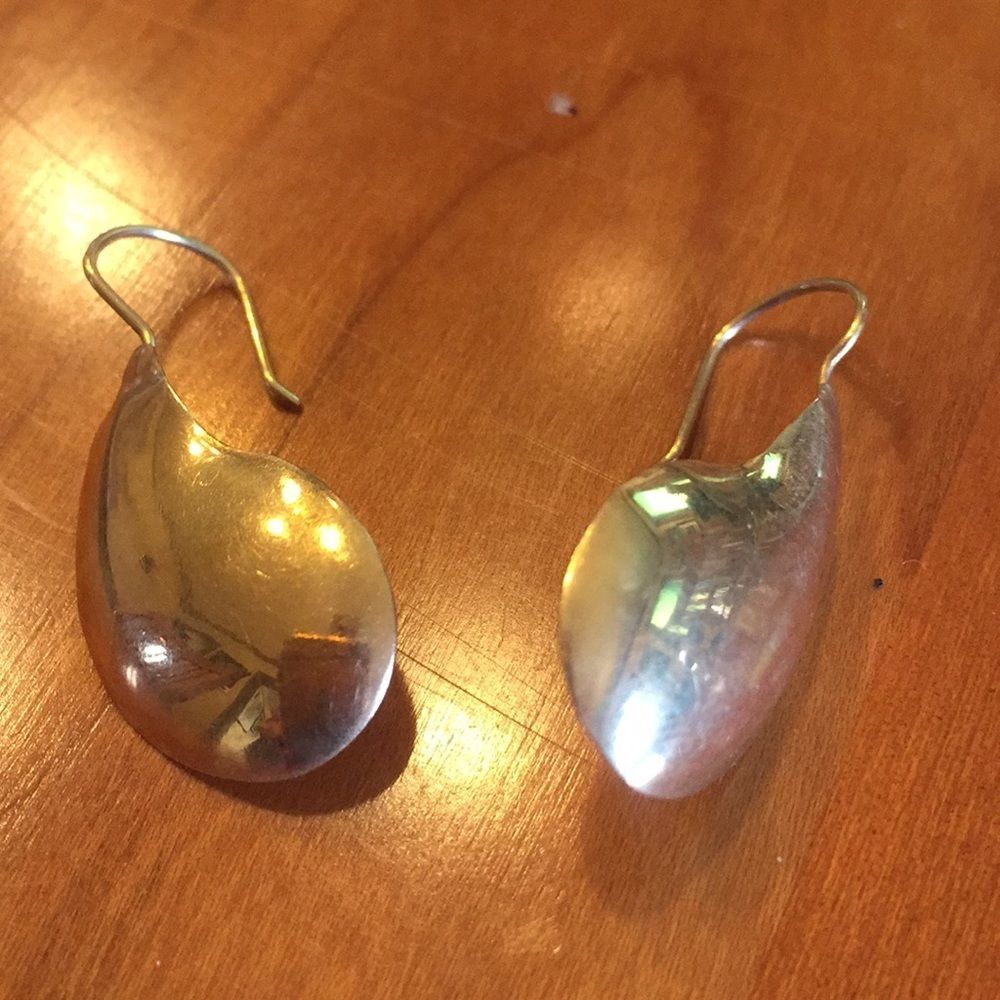 Gold earrings, teardrop light weight yellow gold